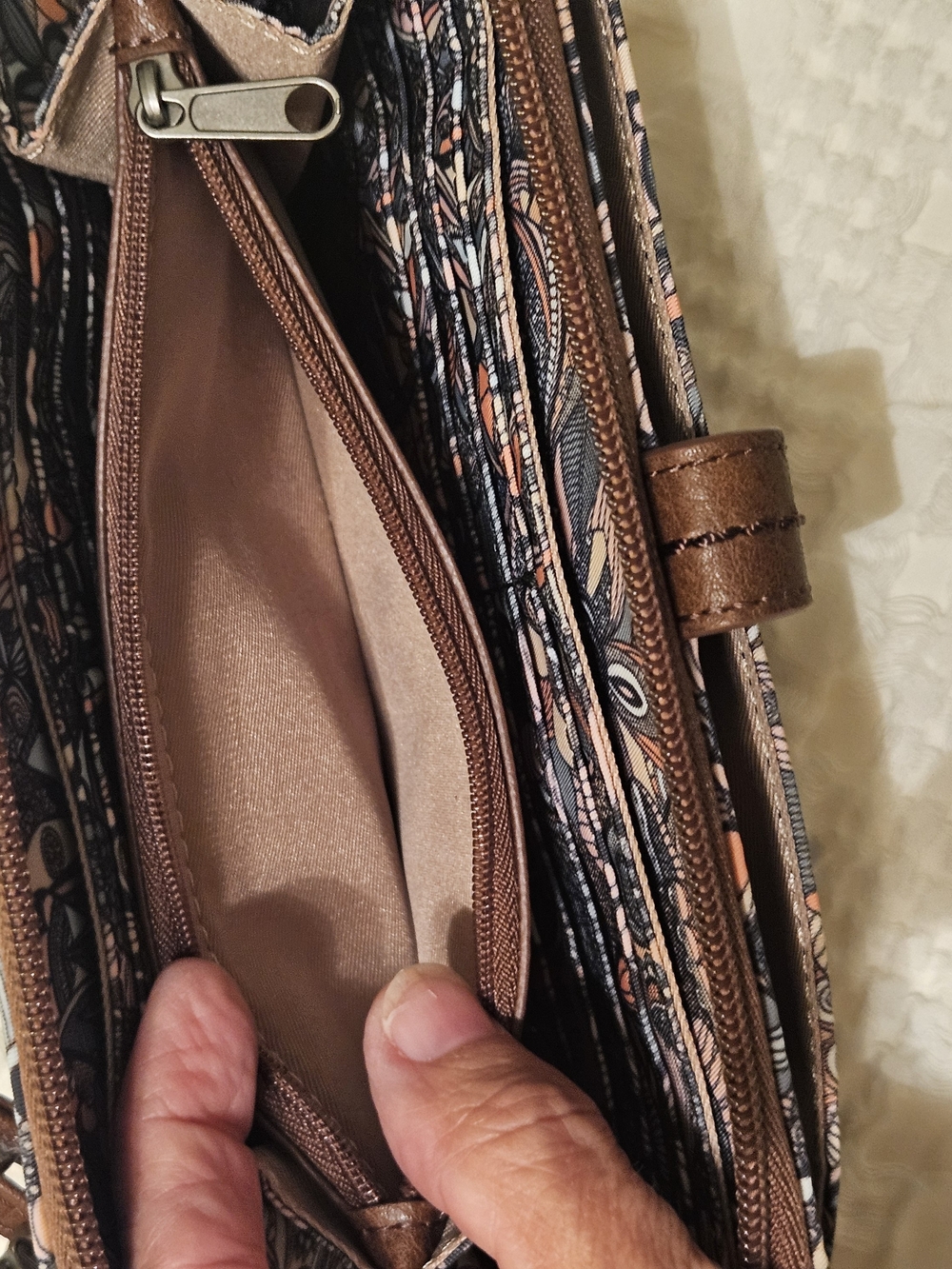 Sakroots Gray,black And Peach Floral Convertible Crossbody Wallet - Picture 5 of 5
